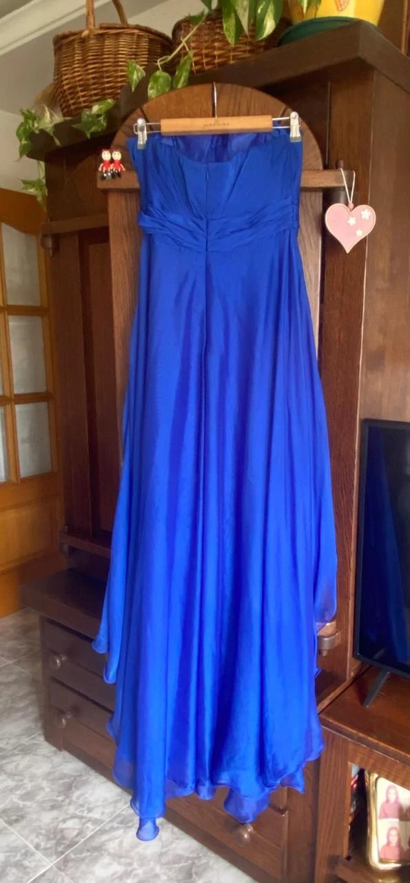 Vestido de festa romântico azul royal, corte "Hi-Lo" com pedrarias. – photo 7